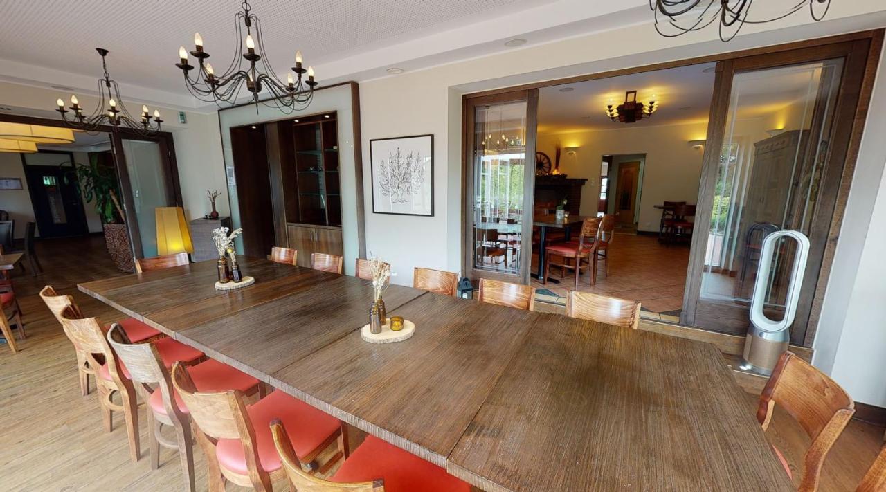 Paga - Parkgaststaette Hotel Ehrenburg ภายนอก รูปภาพ
