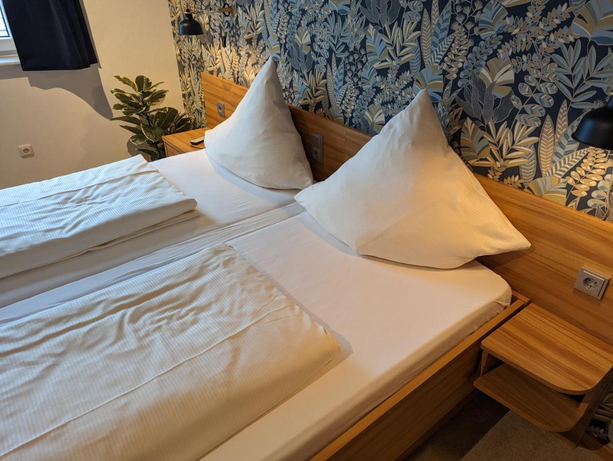Paga - Parkgaststaette Hotel Ehrenburg ภายนอก รูปภาพ