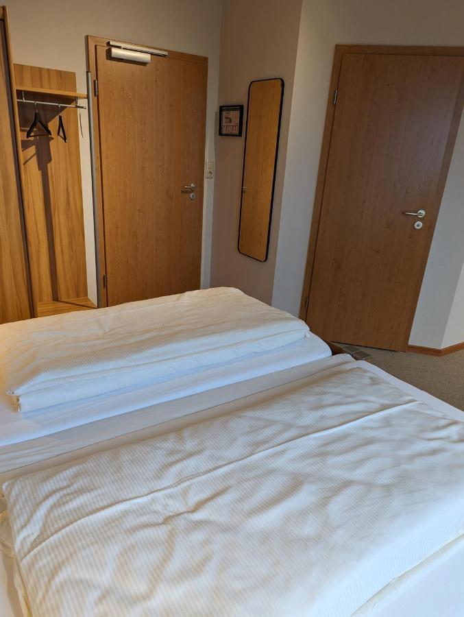 Paga - Parkgaststaette Hotel Ehrenburg ภายนอก รูปภาพ
