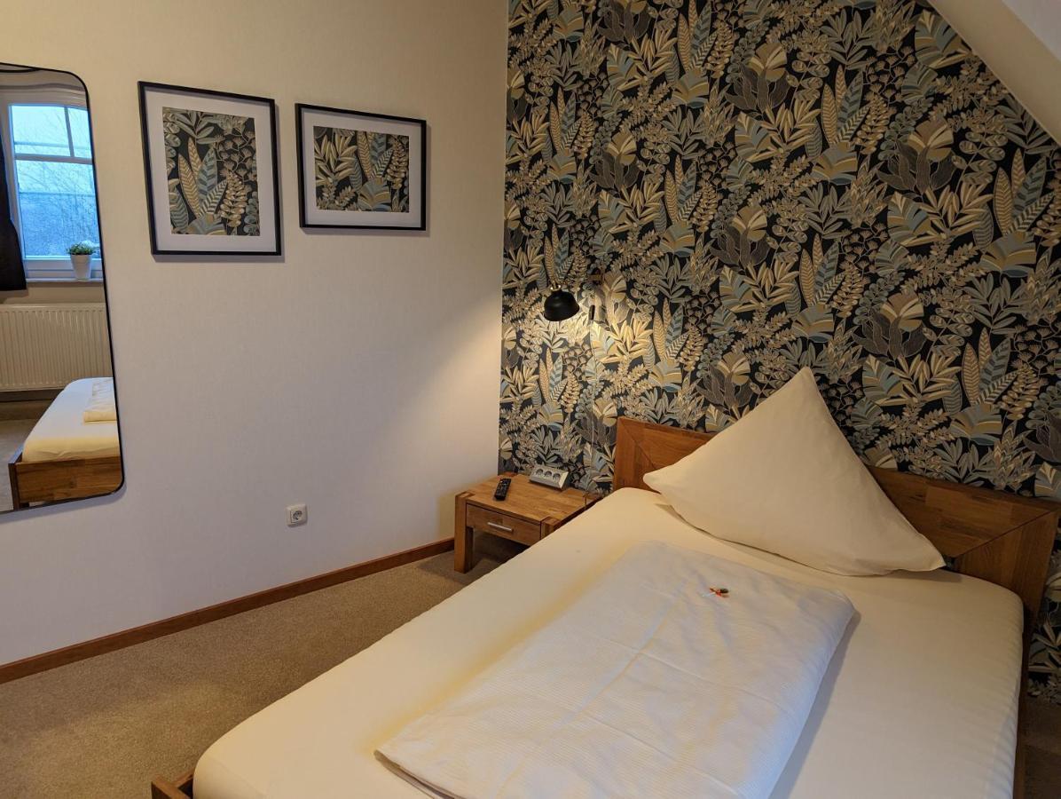 Paga - Parkgaststaette Hotel Ehrenburg ภายนอก รูปภาพ