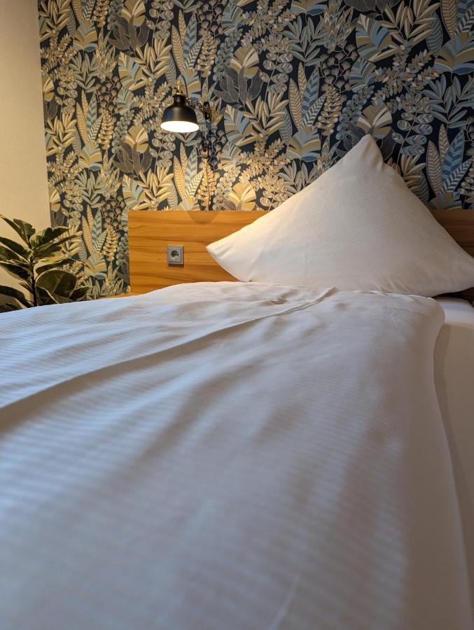 Paga - Parkgaststaette Hotel Ehrenburg ภายนอก รูปภาพ