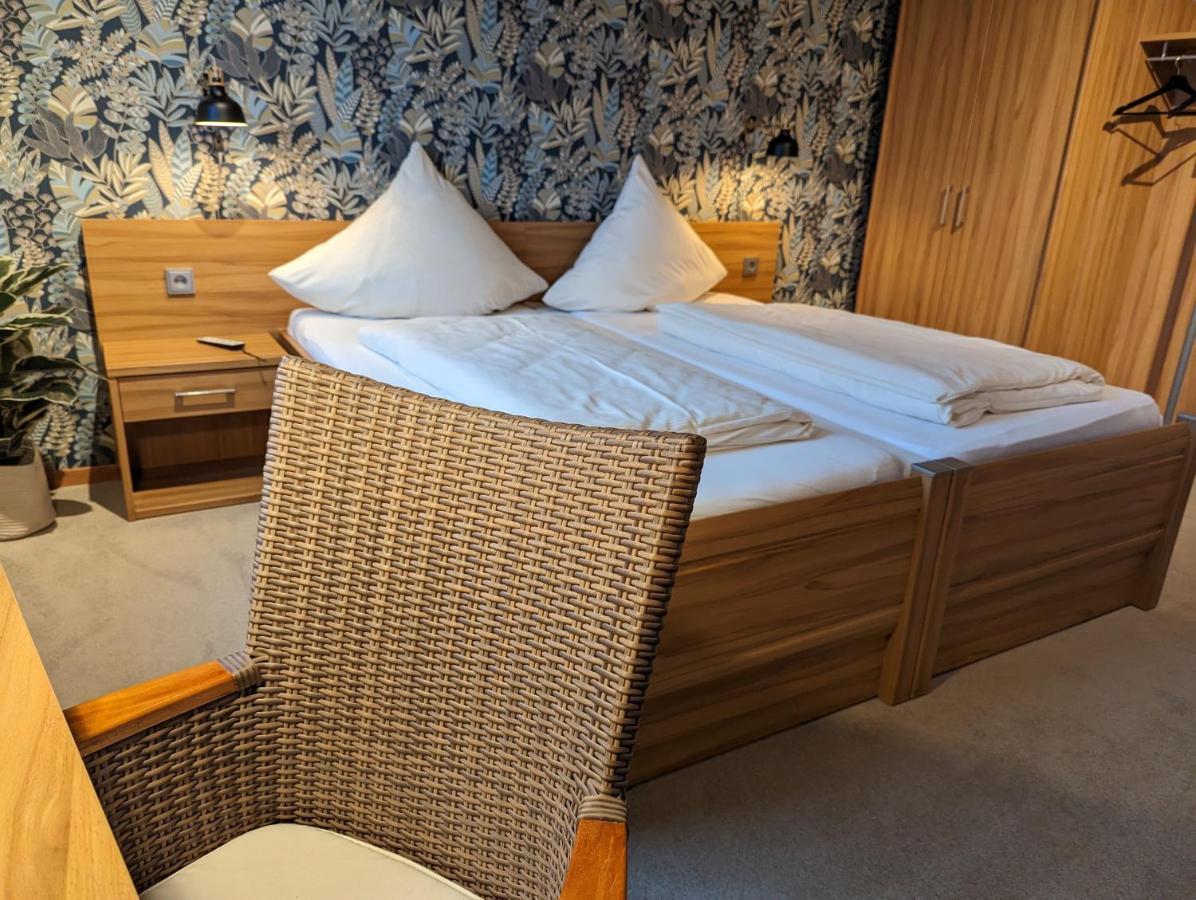 Paga - Parkgaststaette Hotel Ehrenburg ภายนอก รูปภาพ