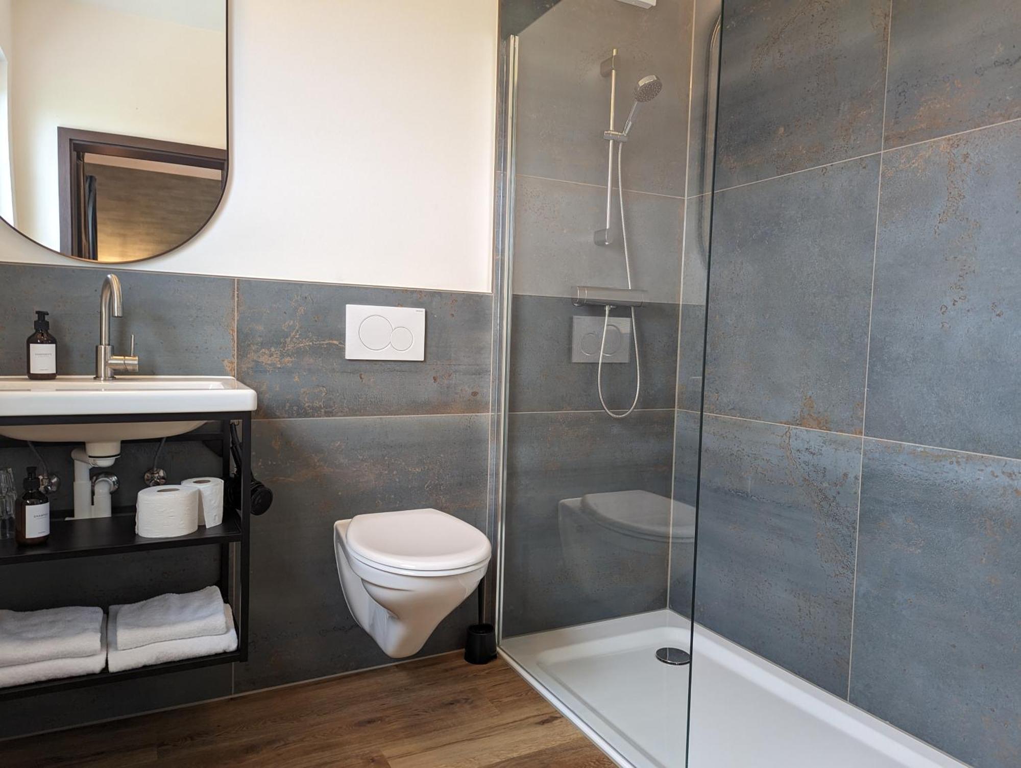 Paga - Parkgaststaette Hotel Ehrenburg ภายนอก รูปภาพ