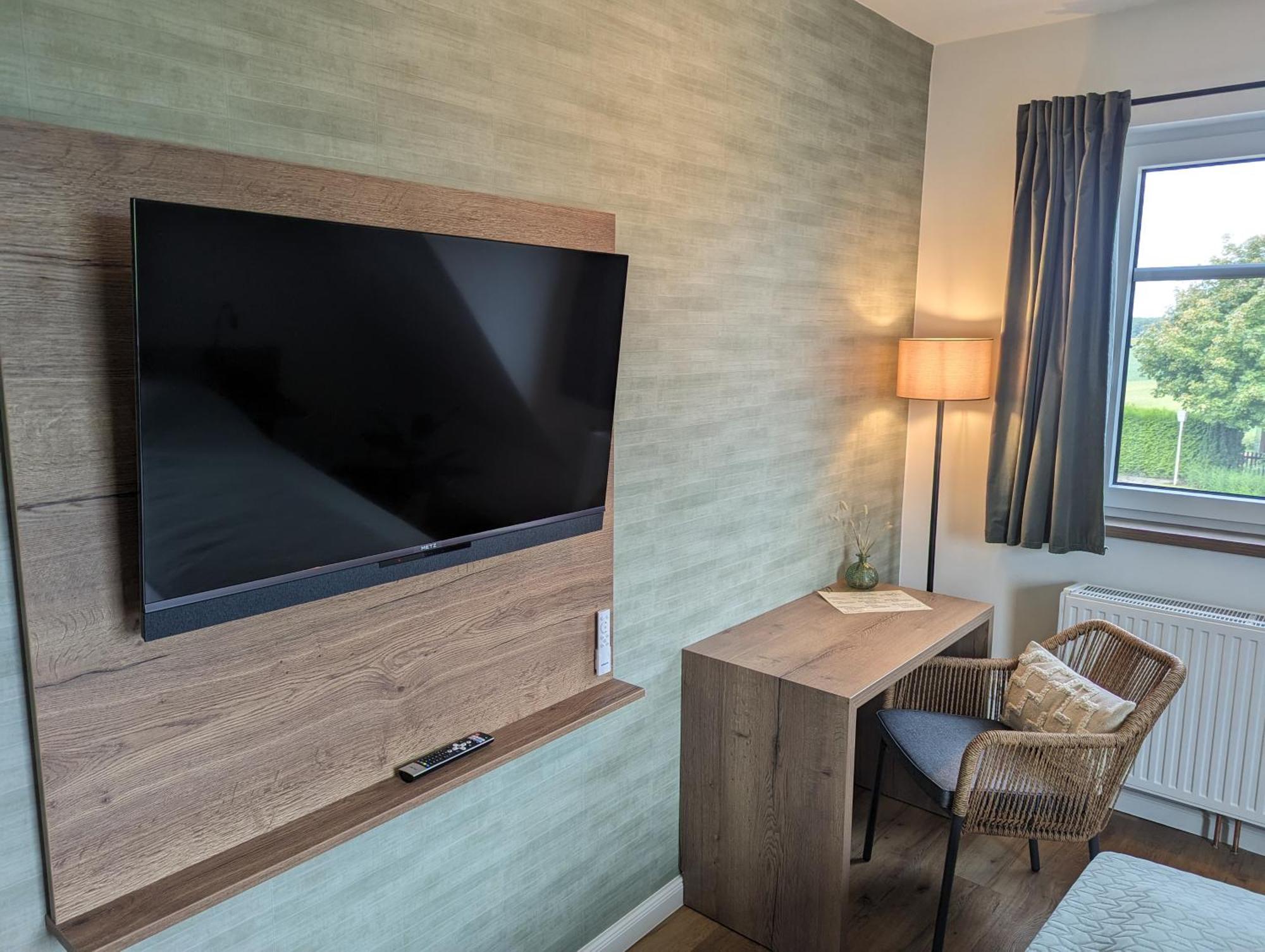 Paga - Parkgaststaette Hotel Ehrenburg ภายนอก รูปภาพ