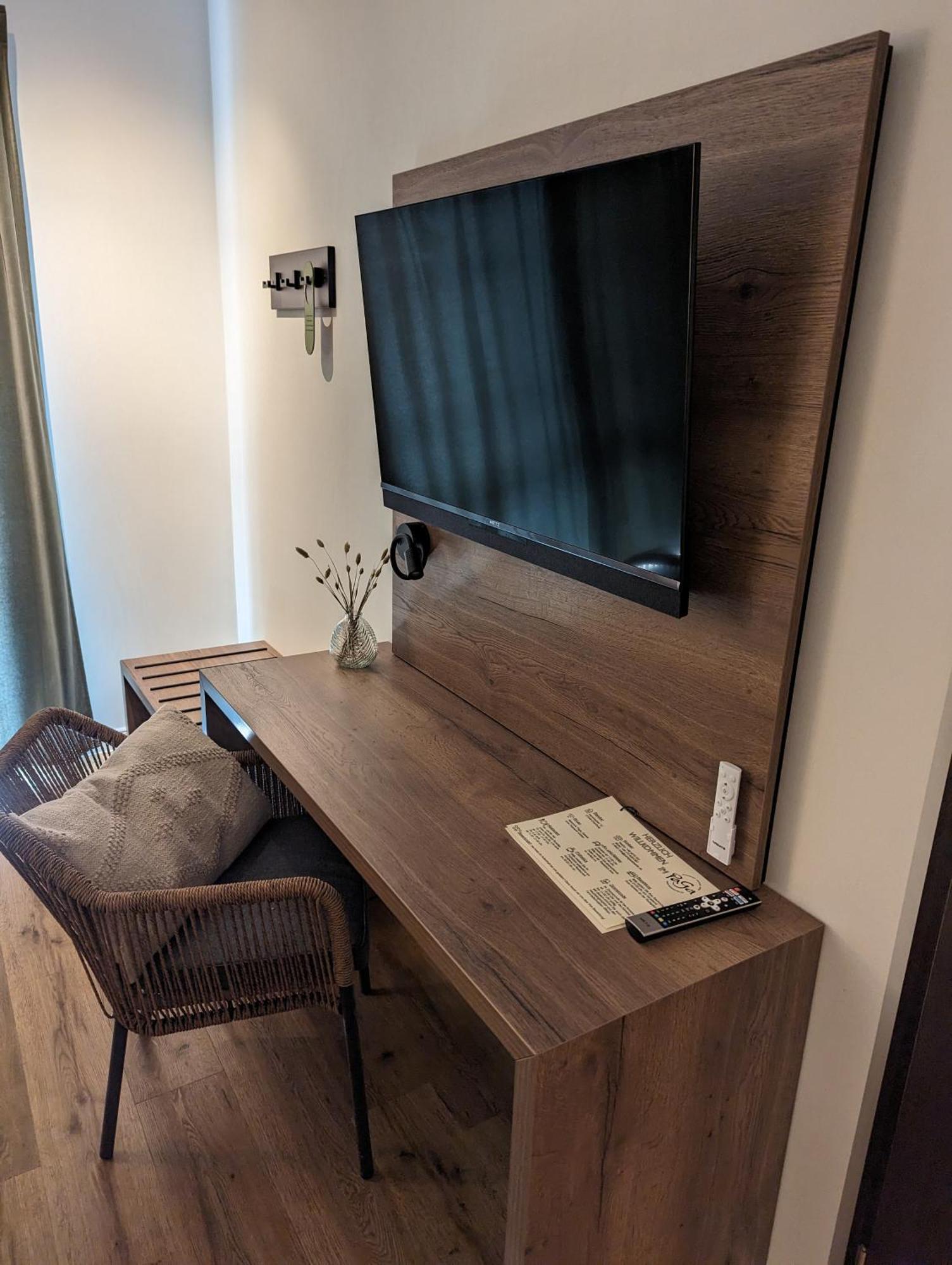 Paga - Parkgaststaette Hotel Ehrenburg ภายนอก รูปภาพ