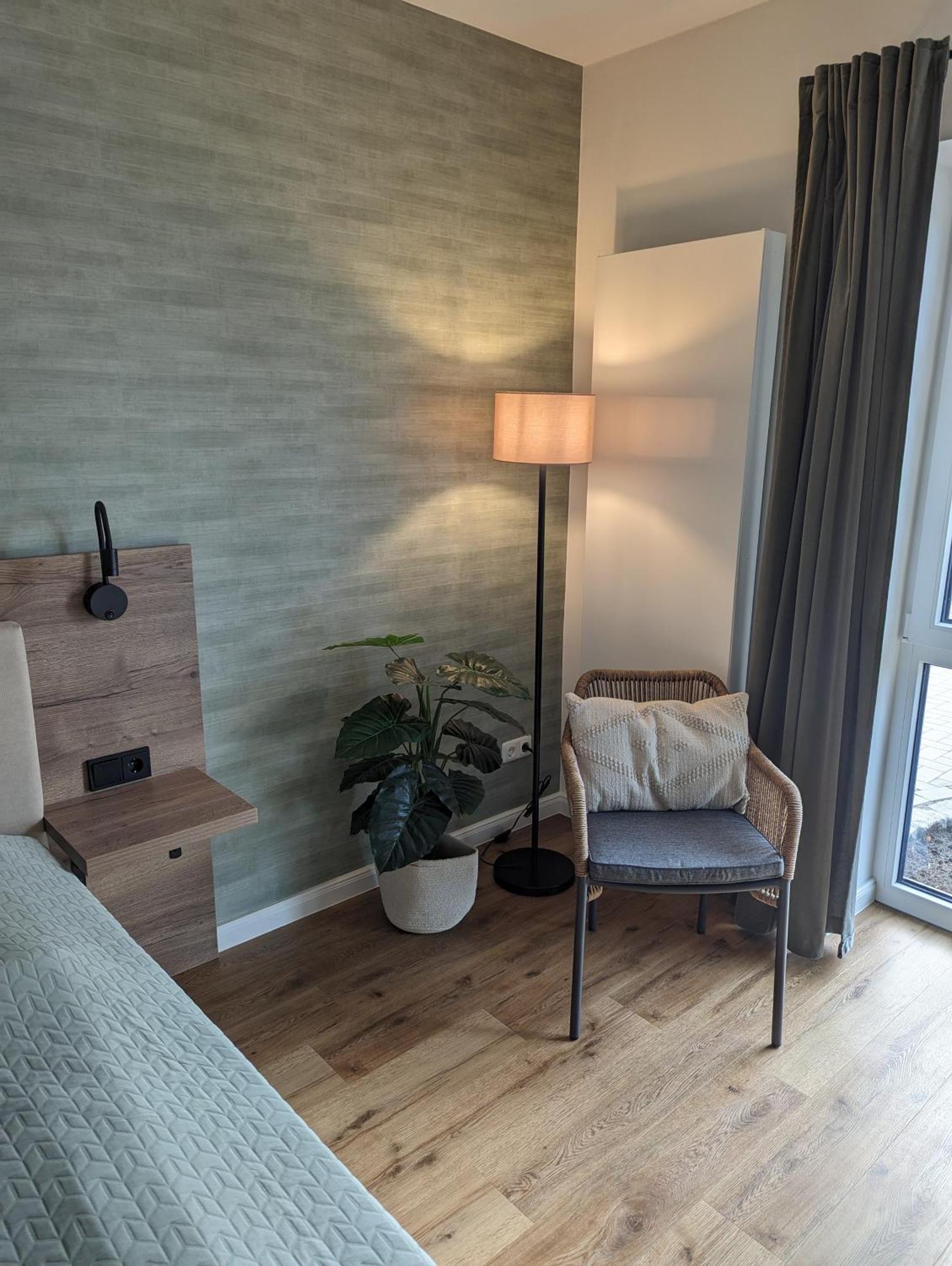 Paga - Parkgaststaette Hotel Ehrenburg ภายนอก รูปภาพ