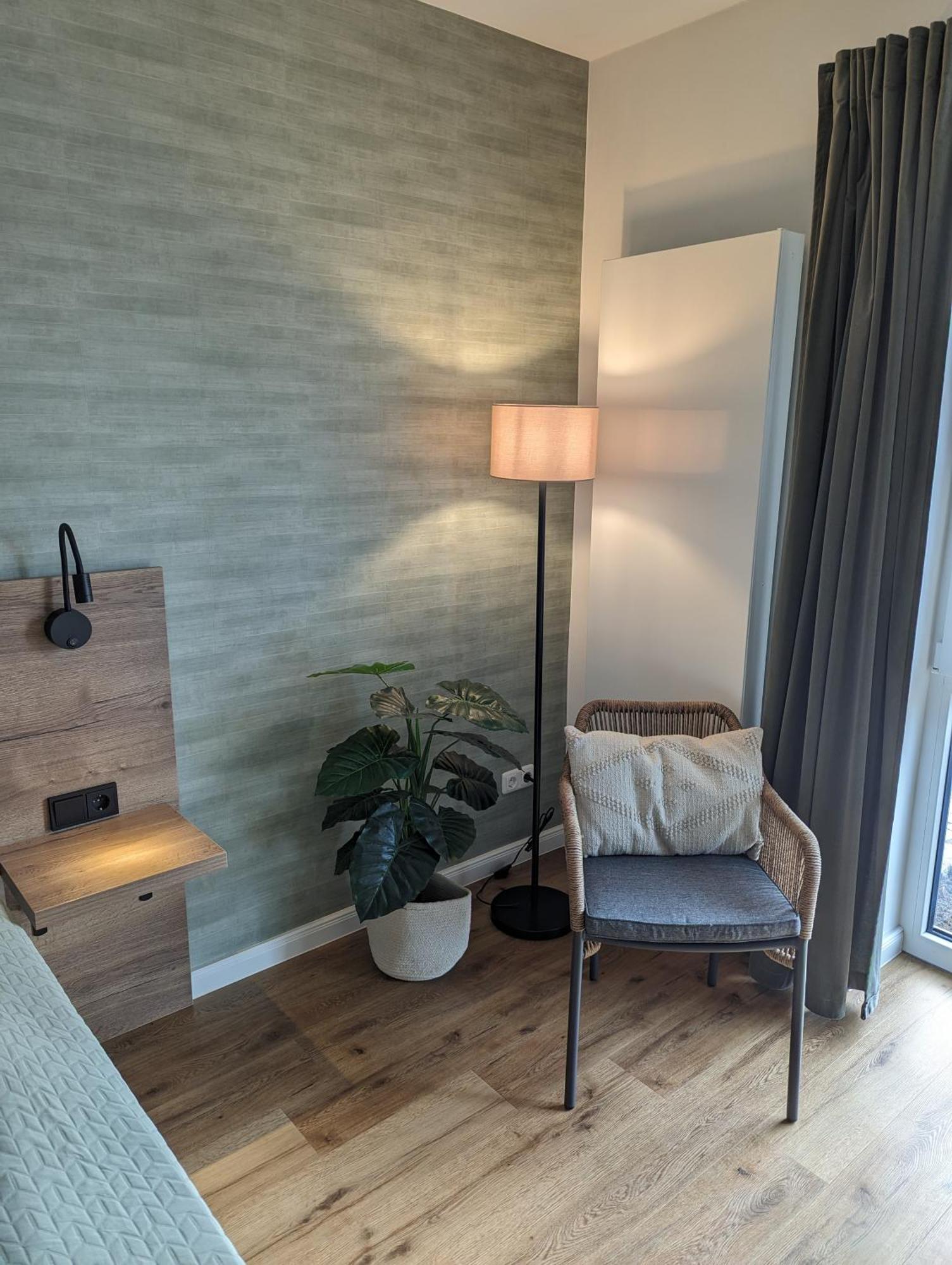 Paga - Parkgaststaette Hotel Ehrenburg ภายนอก รูปภาพ
