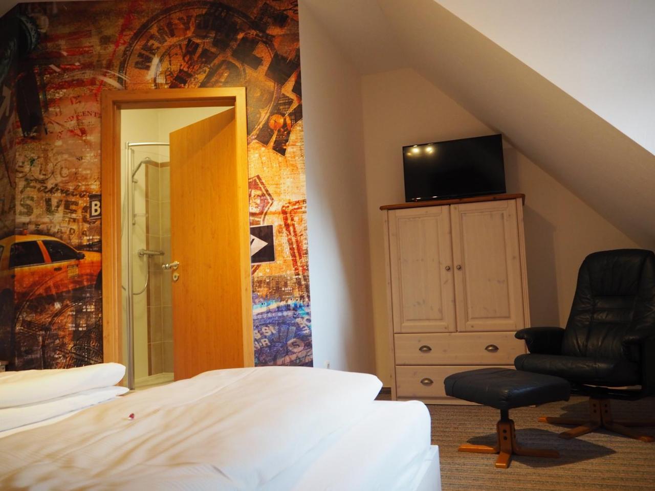 Paga - Parkgaststaette Hotel Ehrenburg ภายนอก รูปภาพ