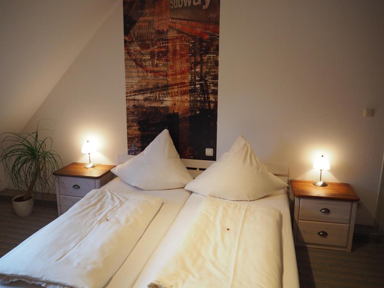 Paga - Parkgaststaette Hotel Ehrenburg ภายนอก รูปภาพ